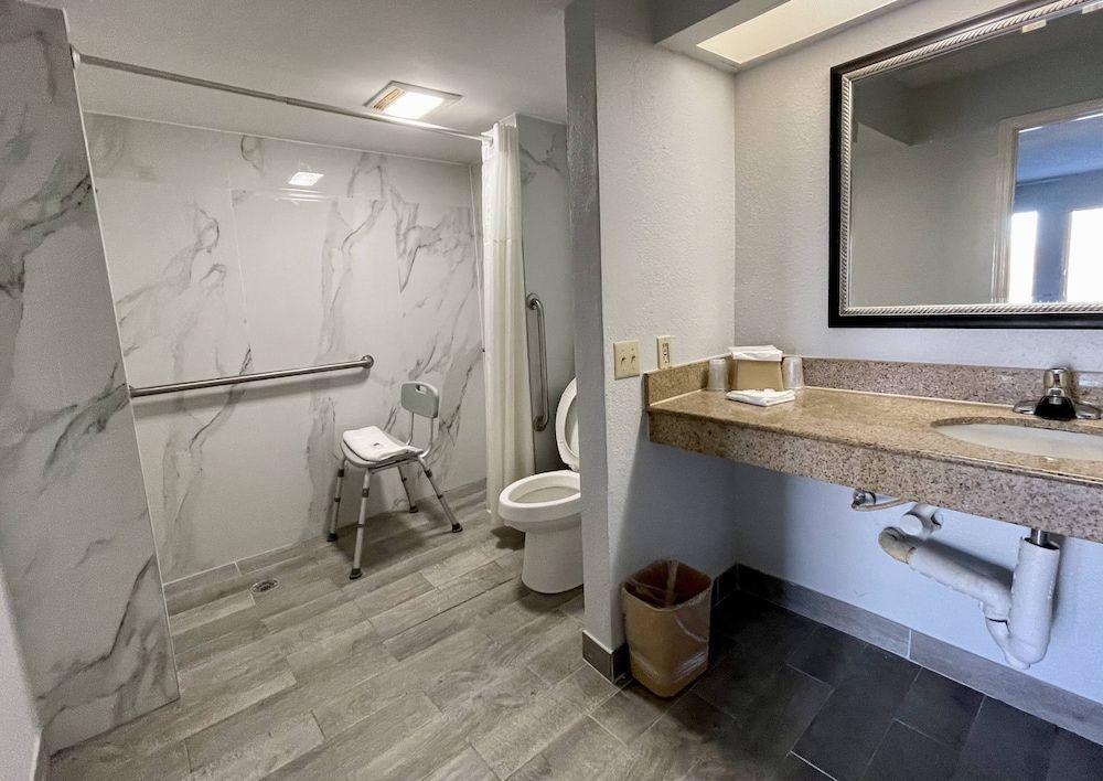 Motel 6 Tupelo, MS - Downtown Deluxe Room, 2 Queen Beds, Accessible, Non Smoking 7