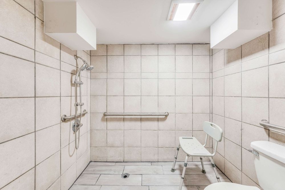 Motel 6 Tupelo, MS - Downtown Deluxe Room, 2 Queen Beds, Accessible, Non Smoking 8