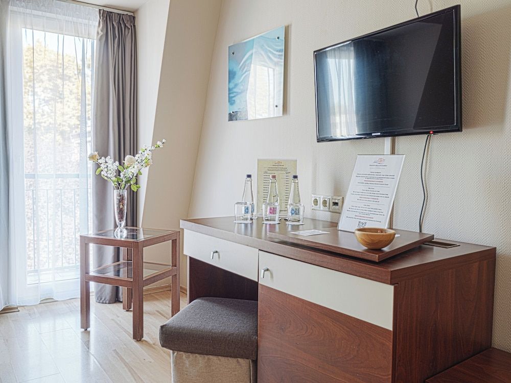 Holiday Beach Budapest Wellness & Conference Hotel Standard Room, 3 Twin Beds 5