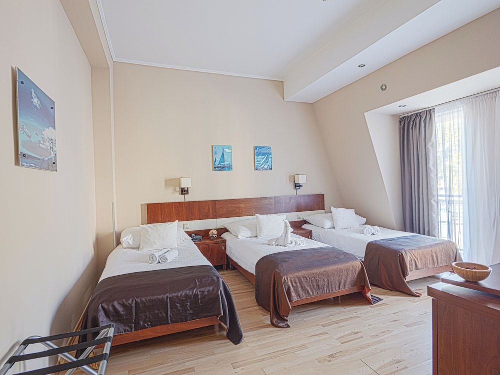 Holiday Beach Budapest Wellness & Conference Hotel Standard Room, 3 Twin Beds