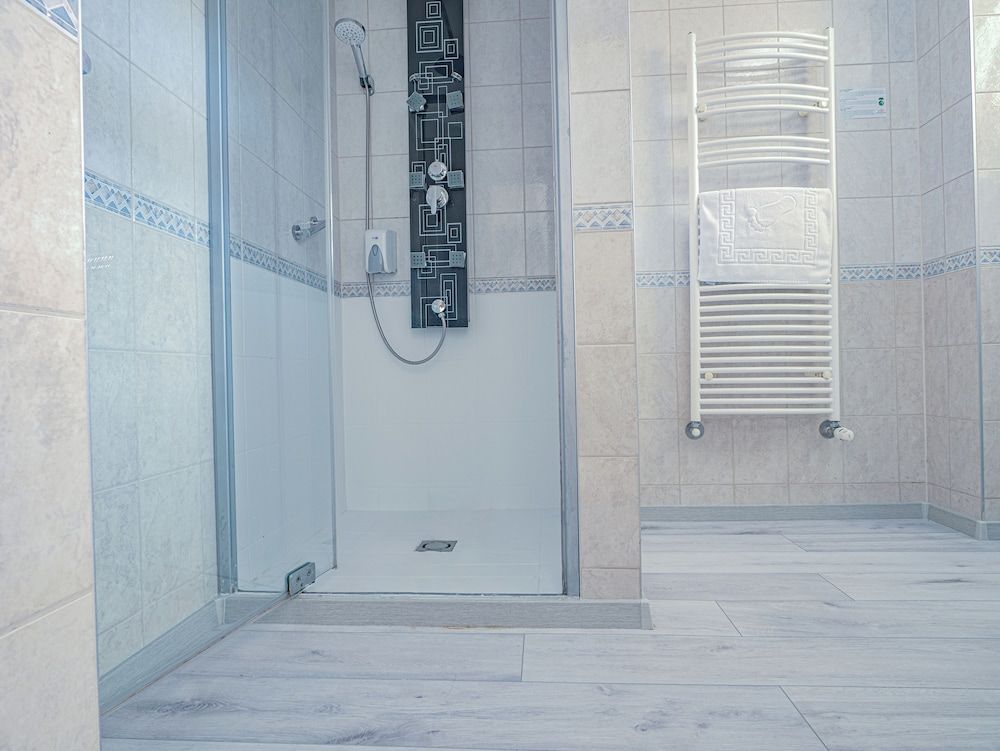 Holiday Beach Budapest Wellness & Conference Hotel Standard Room, 3 Twin Beds 4