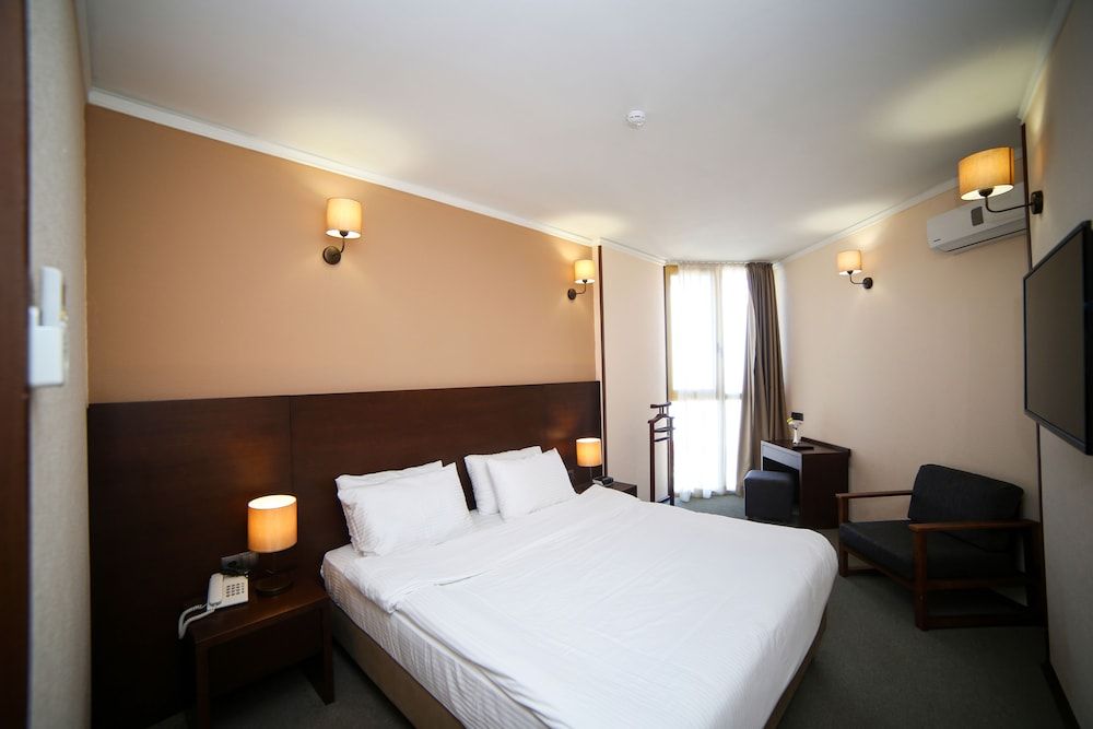 undefined Hotel Corner Inn 4