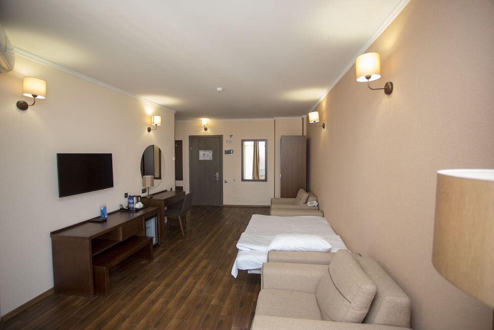 Hotel Corner Inn Family Suite, City View 8