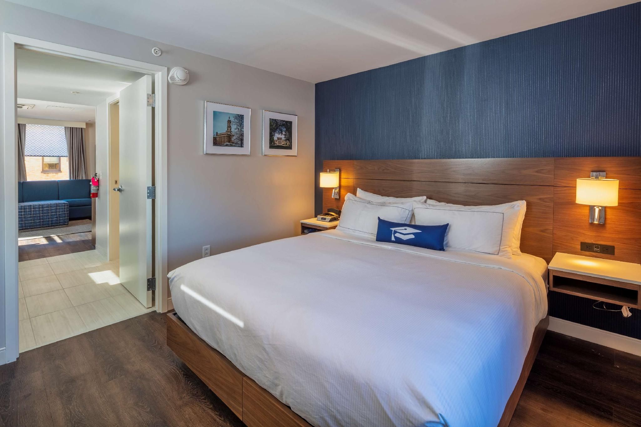 1 KING MOB/HEAR ACC ROLL IN SHOWER 2 RM STE