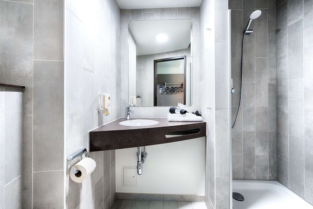 B&B Hotel Chemnitz Twin Room 5