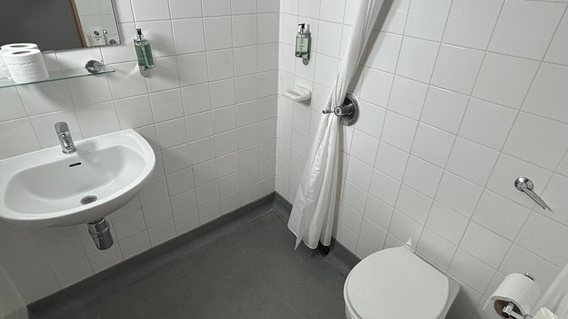 Broadview Hotel Twin Standard 2