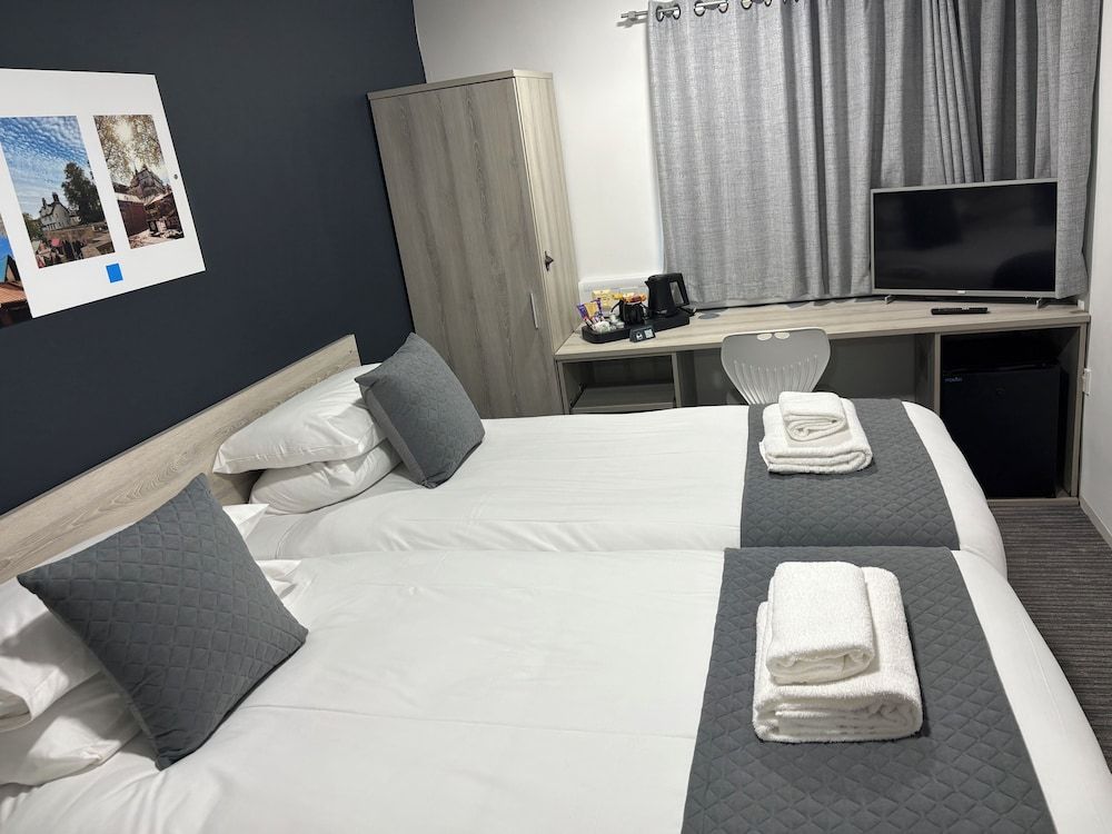 Broadview Hotel Premium Twin Room 4