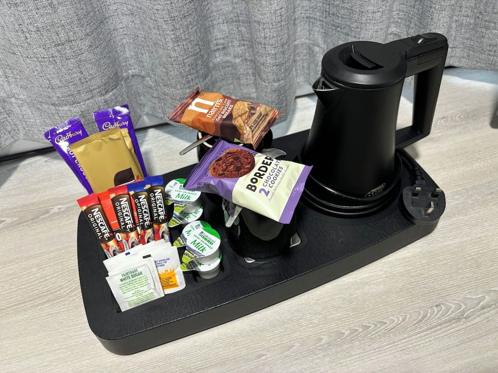 Broadview Hotel Premium Twin Room 10