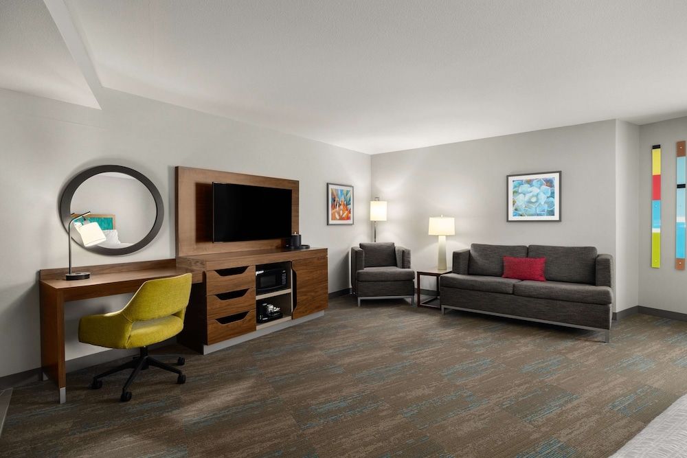 Room, 2 Queen Beds, Accessible, Bathtub (Mobility & Hearing)