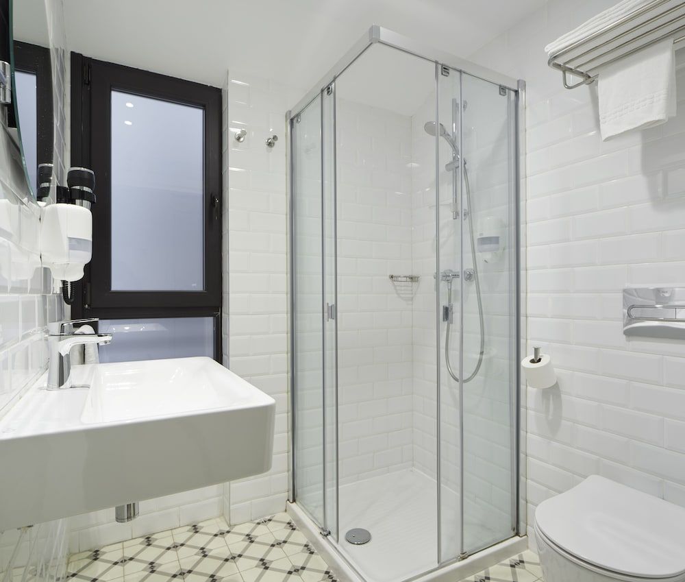 Hostal Arriazu Superior Double or Twin Room 4