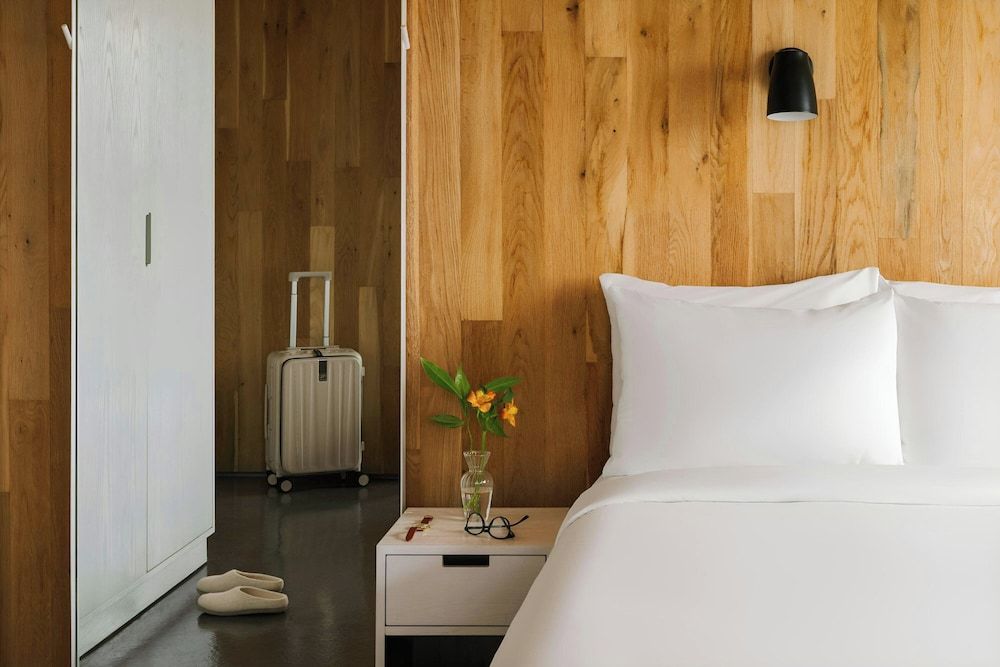 Room, 1 King Bed, Balcony