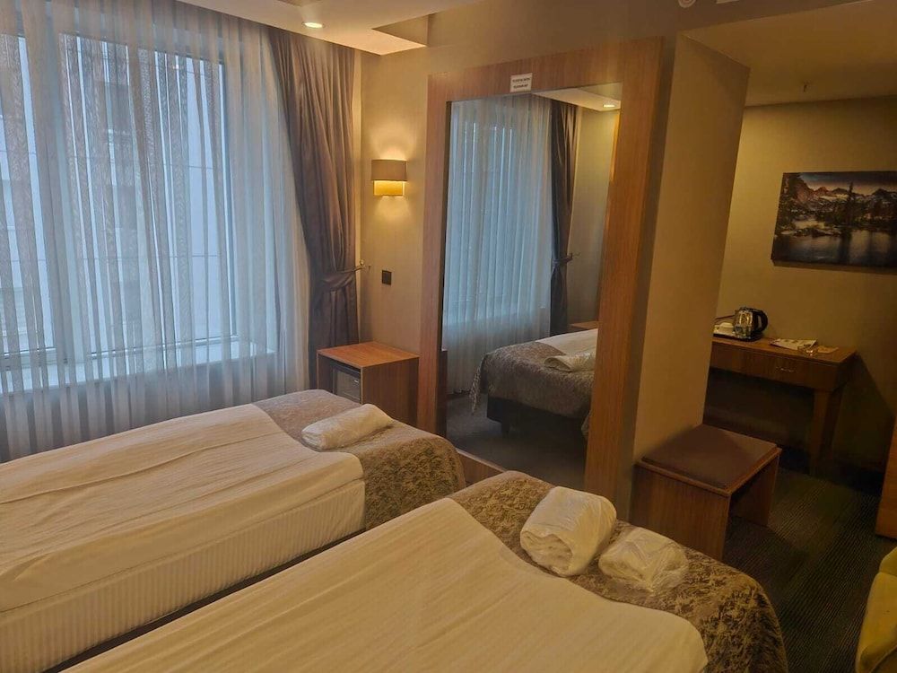 Grand Silay Hotel Economy Twin Room