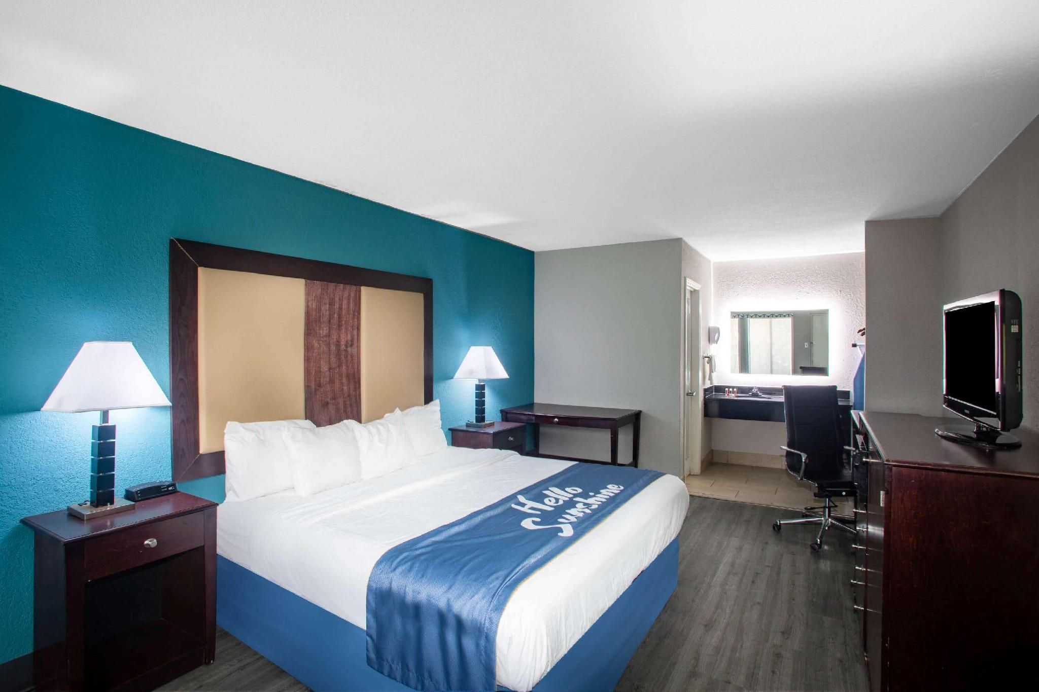 1 King Bed, Studio Suite, Non-Smoking