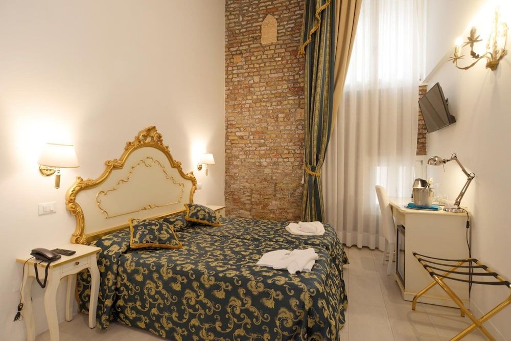 undefined Al Mascaron Ridente 2