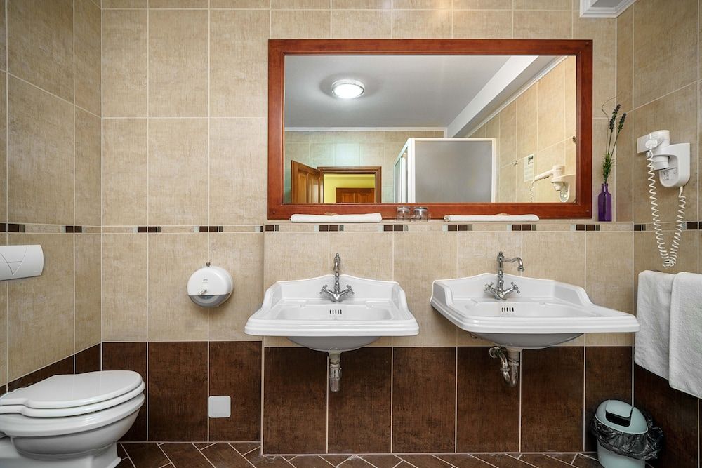 Superior Suite, 1 Queen Bed with Sofa bed, Balcony, Pool View