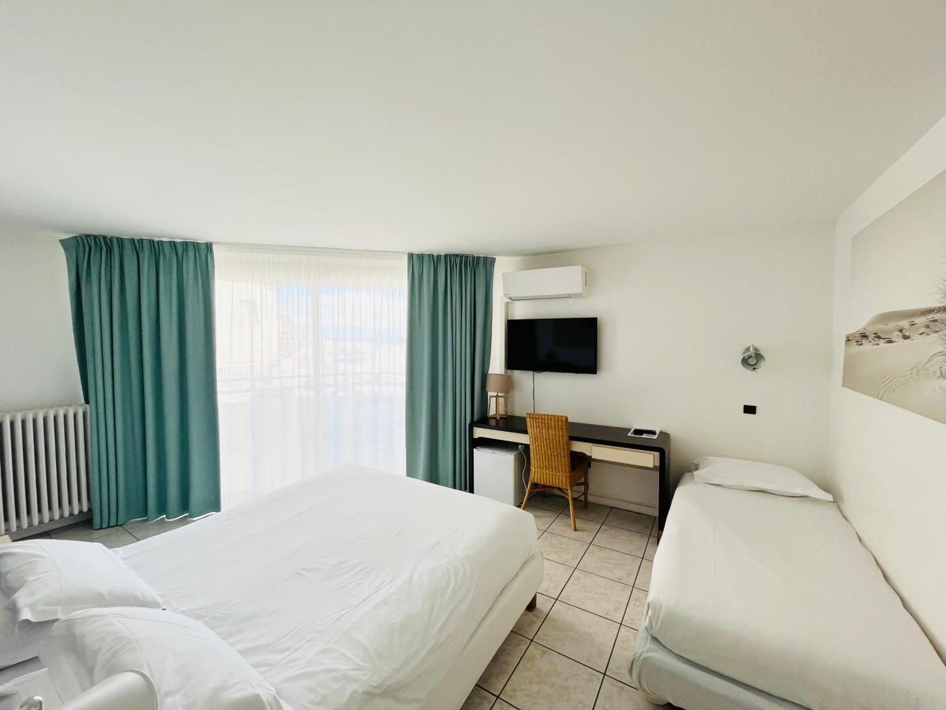 Standard Triple Room with Sea View