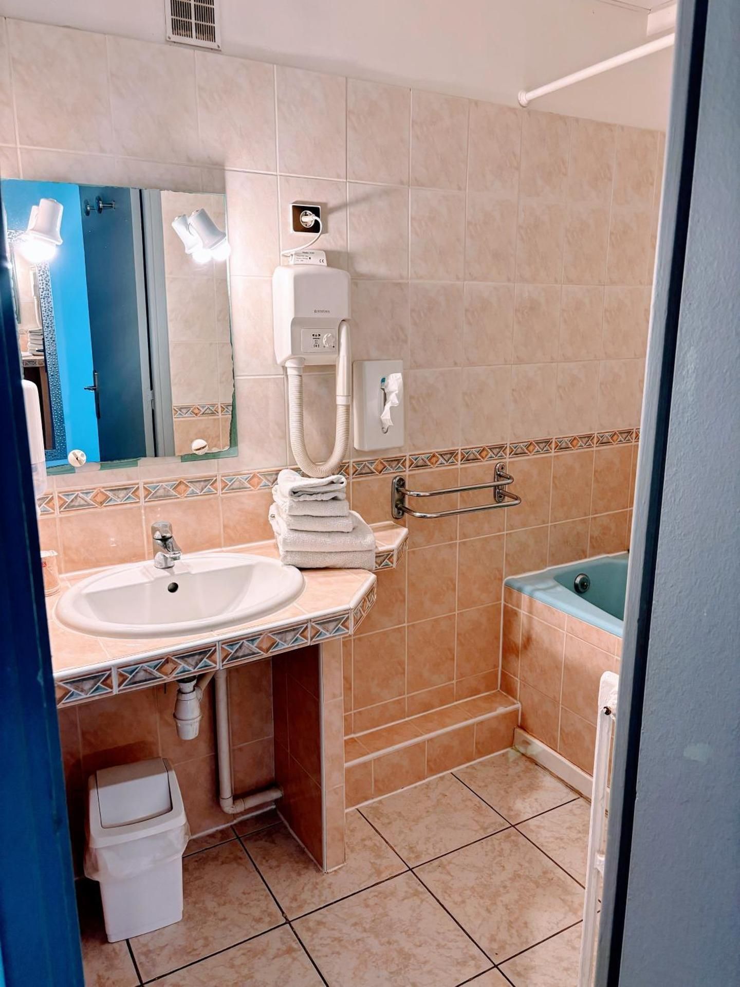 Double Room with Partial Sea View