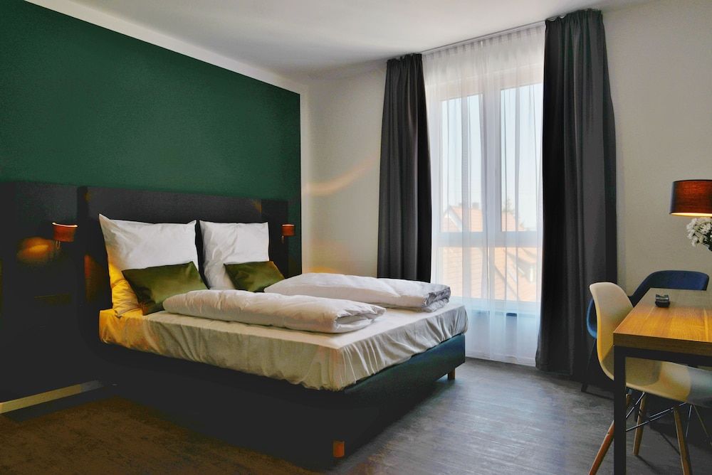 Hayta Hotel Stuttgart Airport Messe Double Room, 1 Queen Bed, Balcony 2