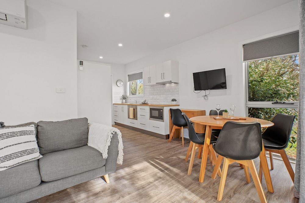 Tasman Holiday Parks - St Helens Bay Breeze Cabin Sleeps 6 5