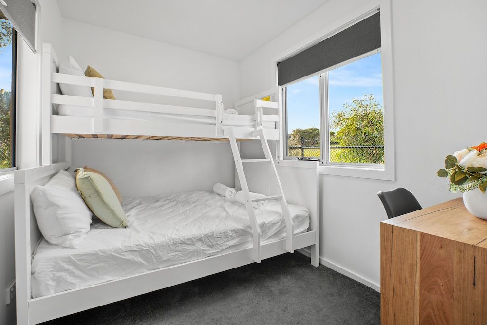Bay Breeze Cabin Sleeps 4