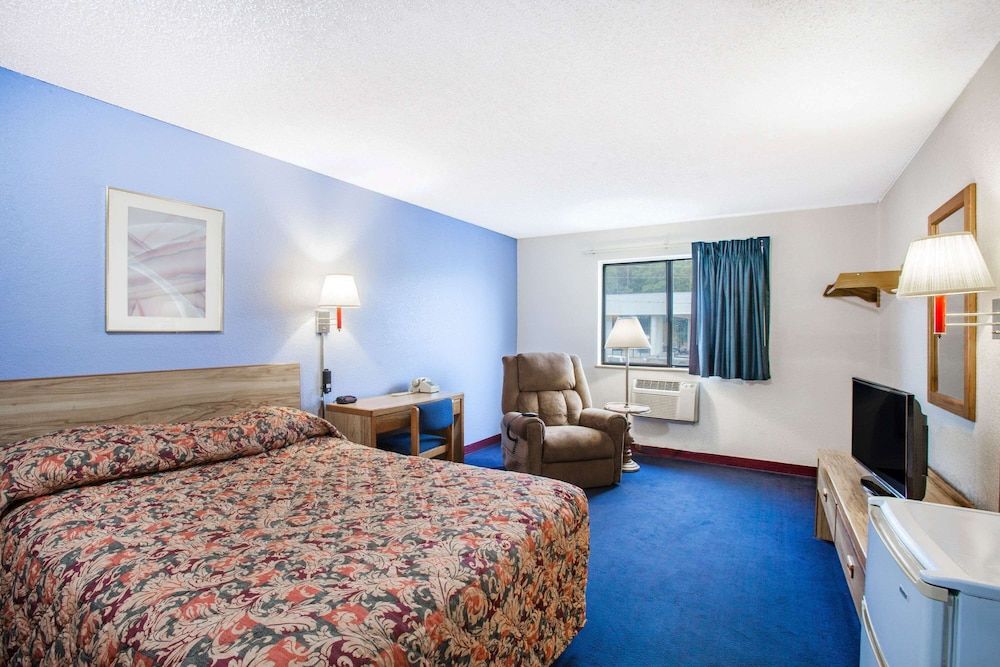 Room, 1 King Bed, Non Smoking