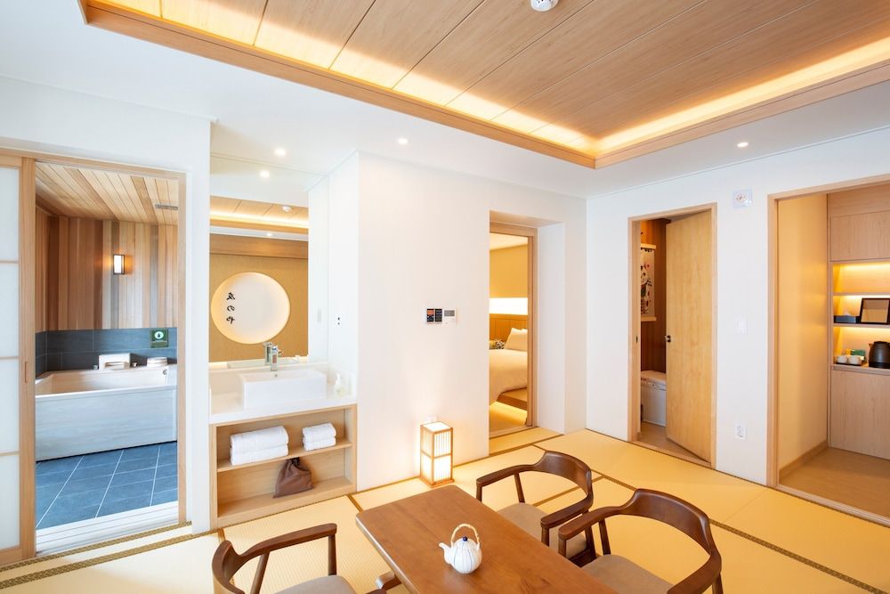 Tomonoya Hotel & Ryokan Daecheon Family Double Room 3