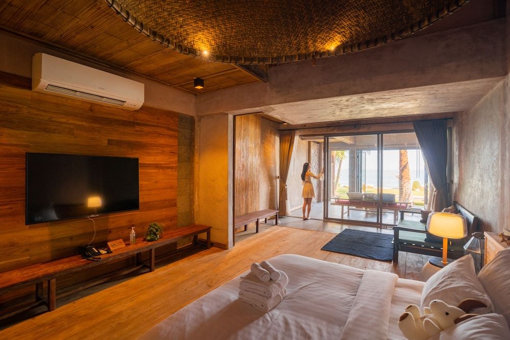 La A Natu Pranburi Beachfront Suites with Plunge Pool 3