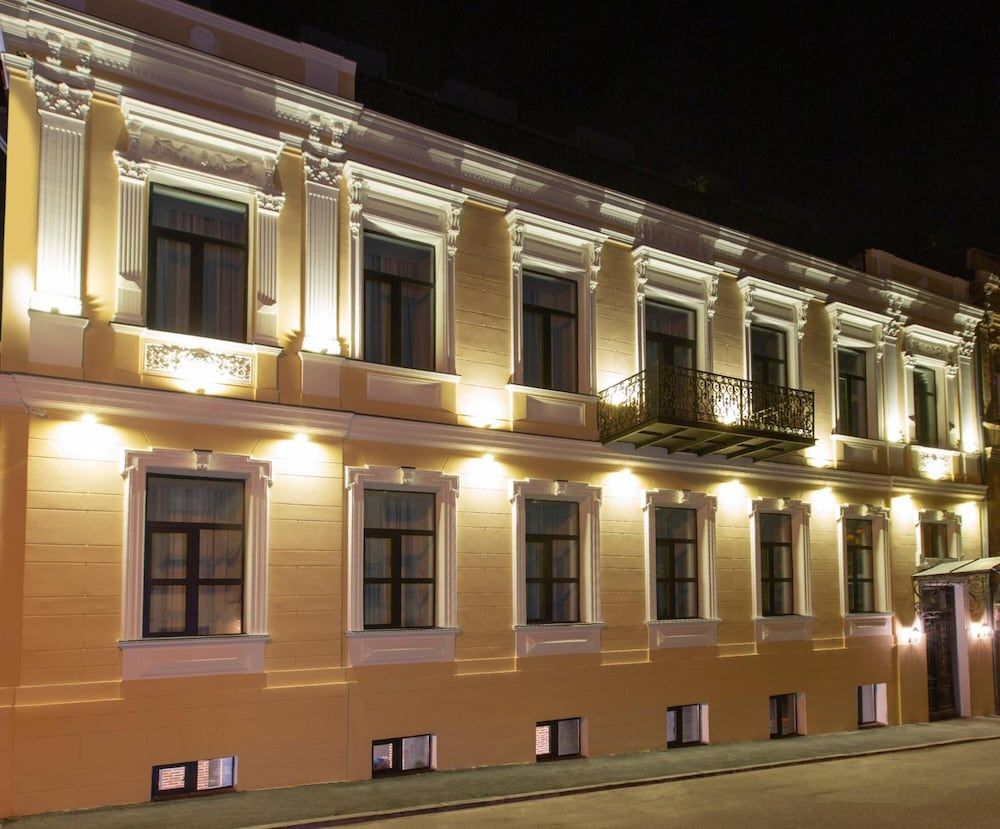 undefined Royal Inn 8