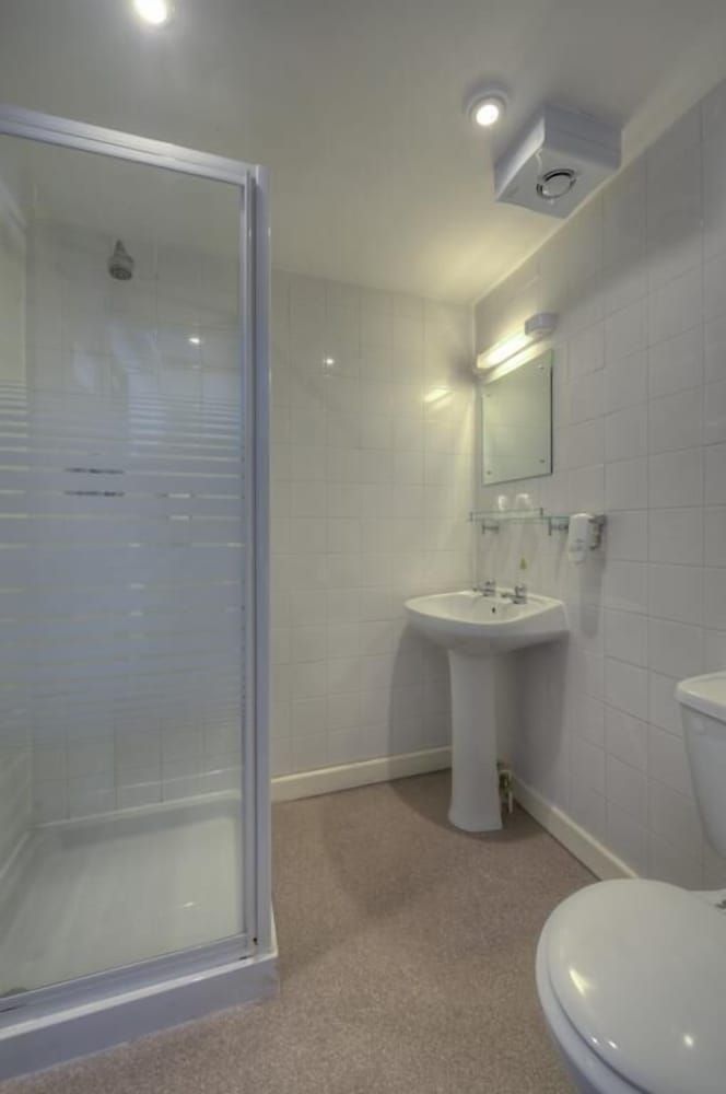 The Elms Hotel Standard Twin Room, 2 Twin Beds, Non Smoking 7