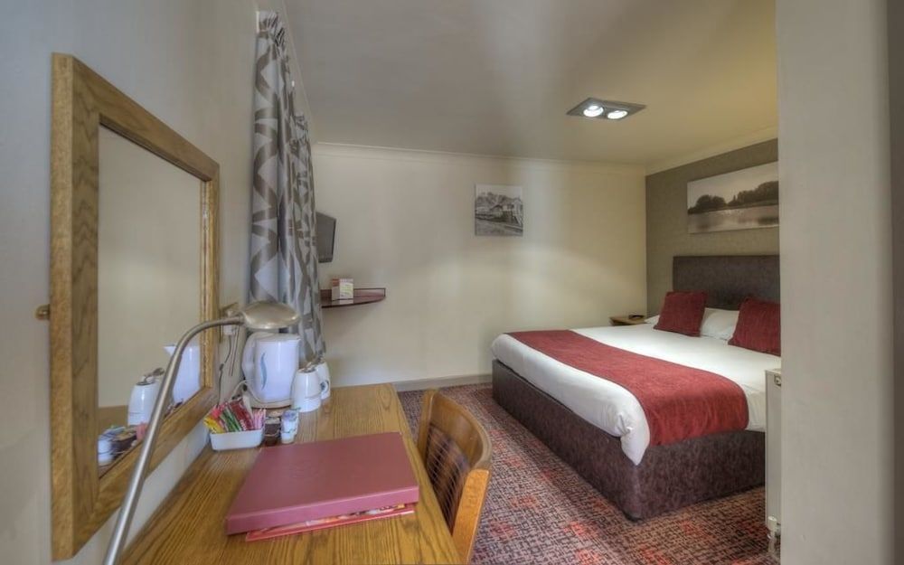 The Elms Hotel Standard Twin Room, 2 Twin Beds, Non Smoking 3