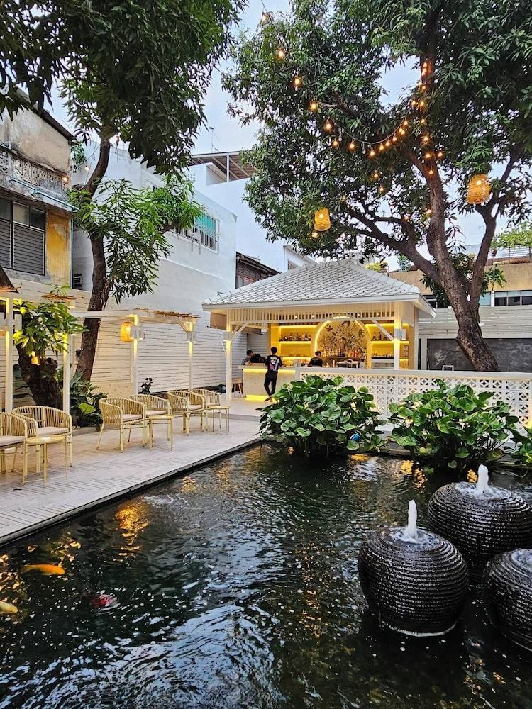 undefined Feung Nakorn Balcony Rooms and Cafe 6