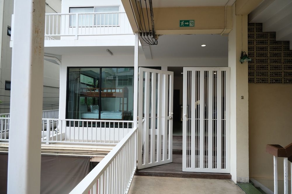 undefined Feung Nakorn Balcony Rooms and Cafe 3
