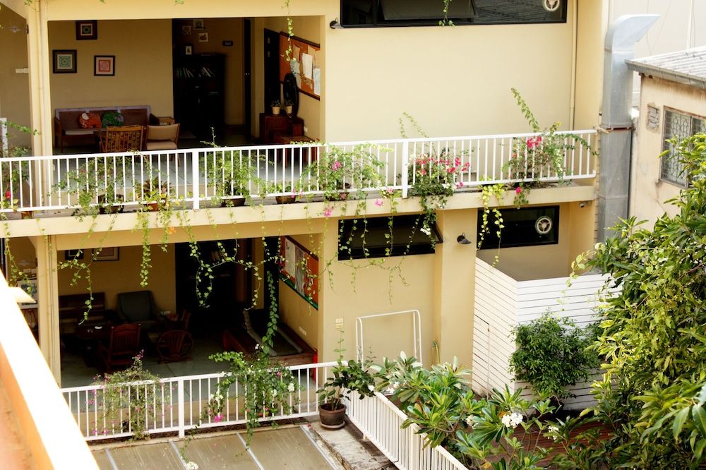 undefined Feung Nakorn Balcony Rooms and Cafe 7