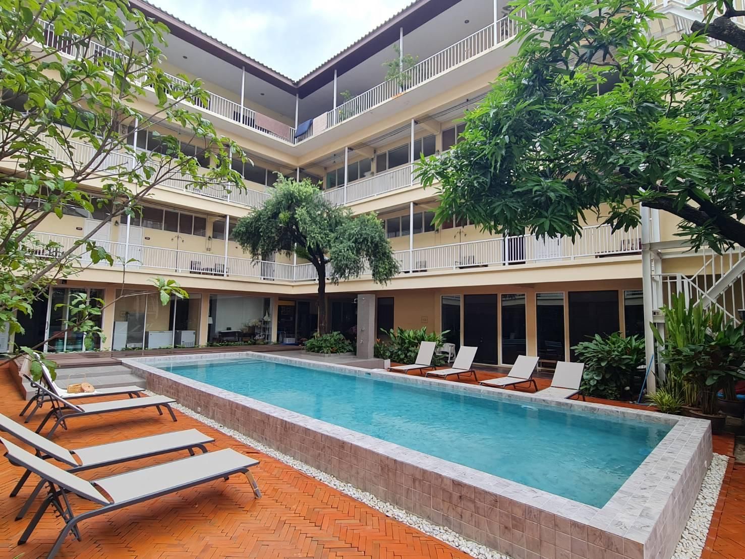 undefined Feung Nakorn Balcony Rooms and Cafe