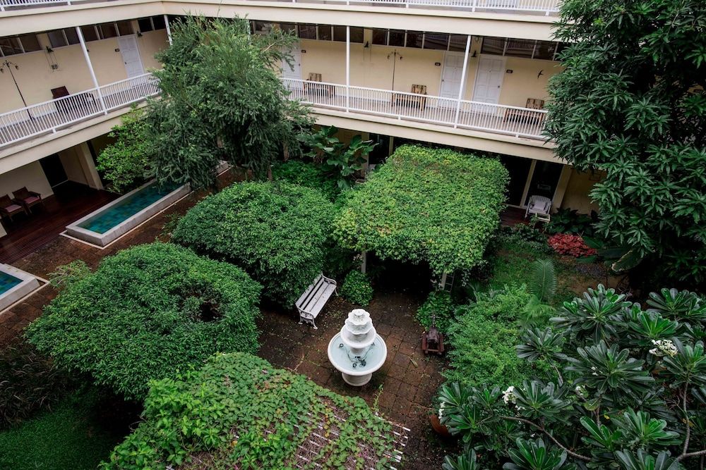 undefined Feung Nakorn Balcony Rooms and Cafe 5