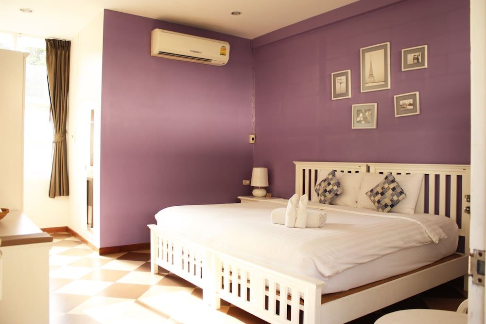 undefined Feung Nakorn Balcony Rooms and Cafe 3