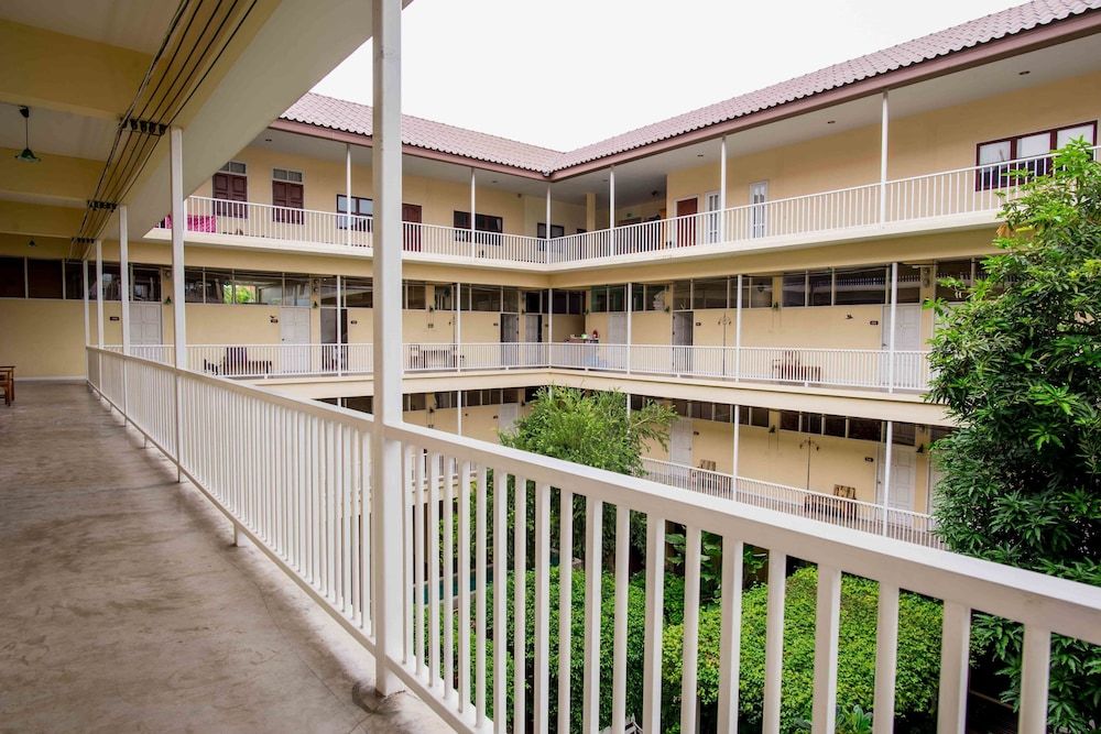 undefined Feung Nakorn Balcony Rooms and Cafe 4