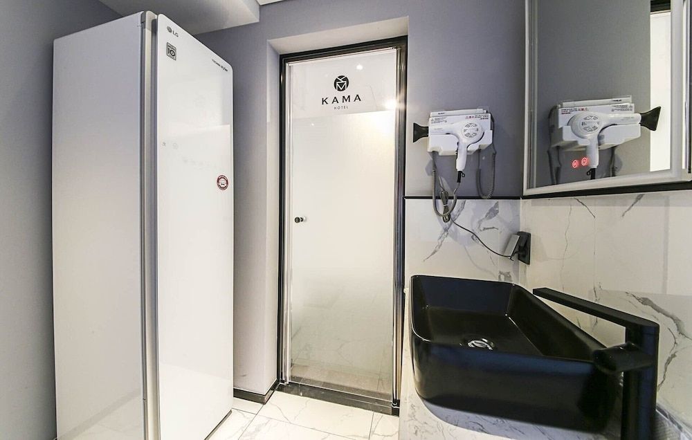 KAMA Hotel Superior Twin Room 3