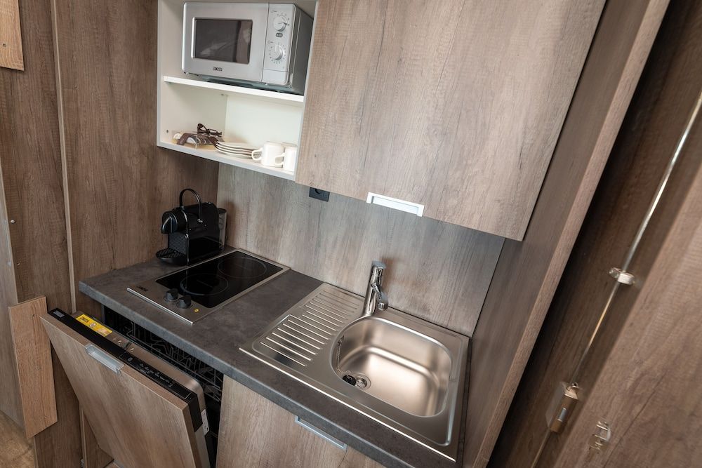 Golden Lakes Hotel Comfort Studio, Kitchenette, Garden View (with Sofabed) 5