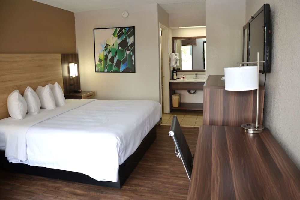 Room, 1 Queen Bed, Accessible, Non Smoking (Mobility)