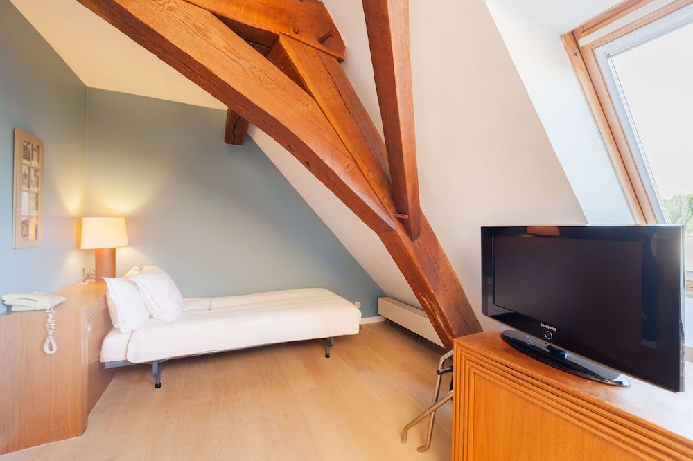 Hof van Aragon Standard Single Room 6