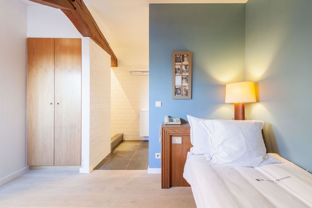 Hof van Aragon Standard Single Room 2