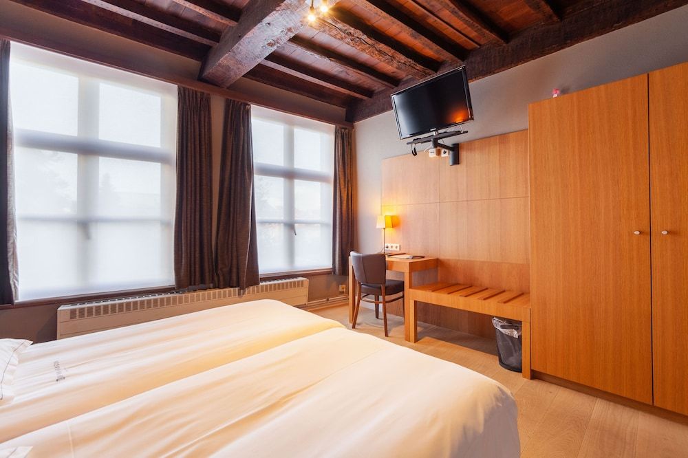 Hof van Aragon Standard Double Room 4