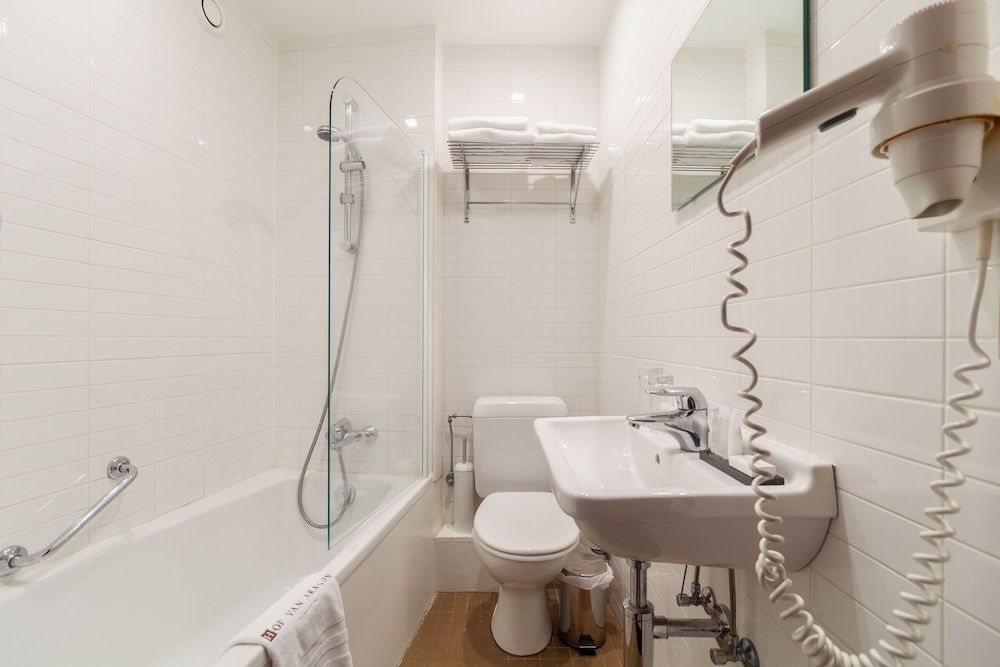 Hof van Aragon Standard Double Room 6