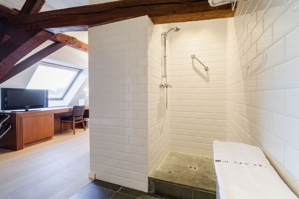 Hof van Aragon Standard Single Room 5