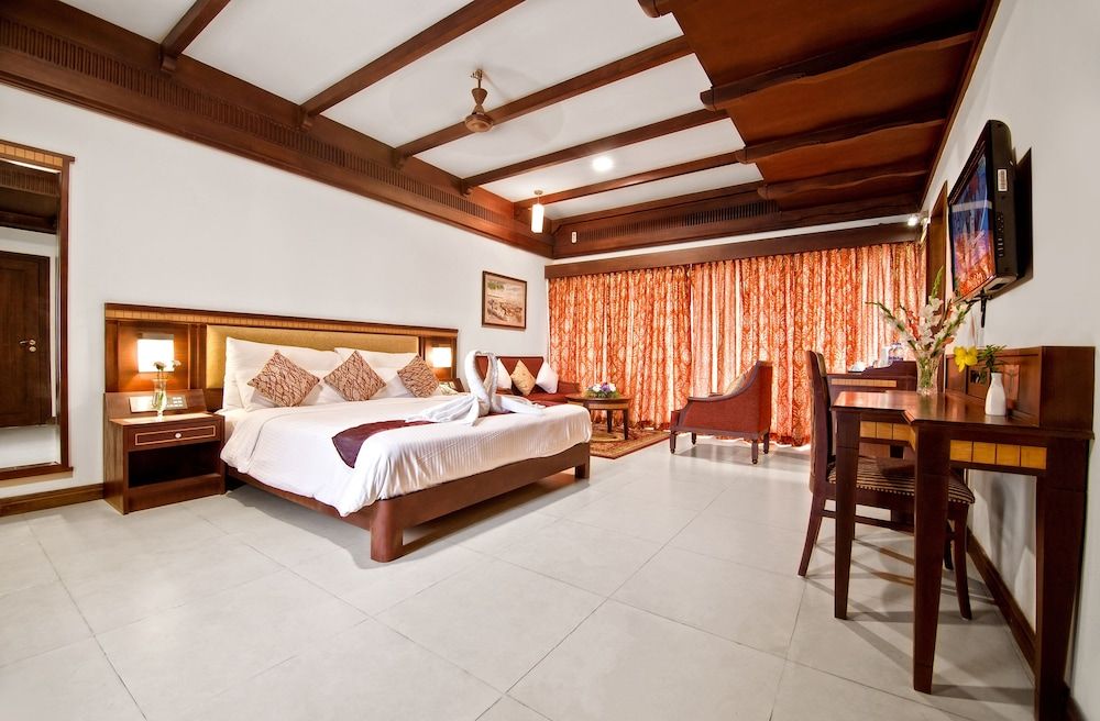 Sterling Lake Palace Alleppey Lake View Premium 2