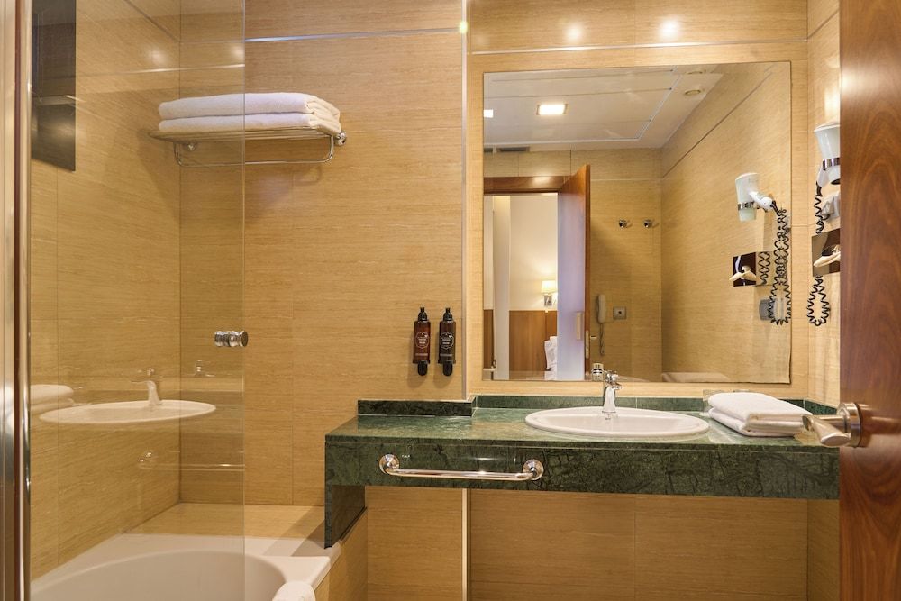 Senator Granada Hotel Economy Double Room 16