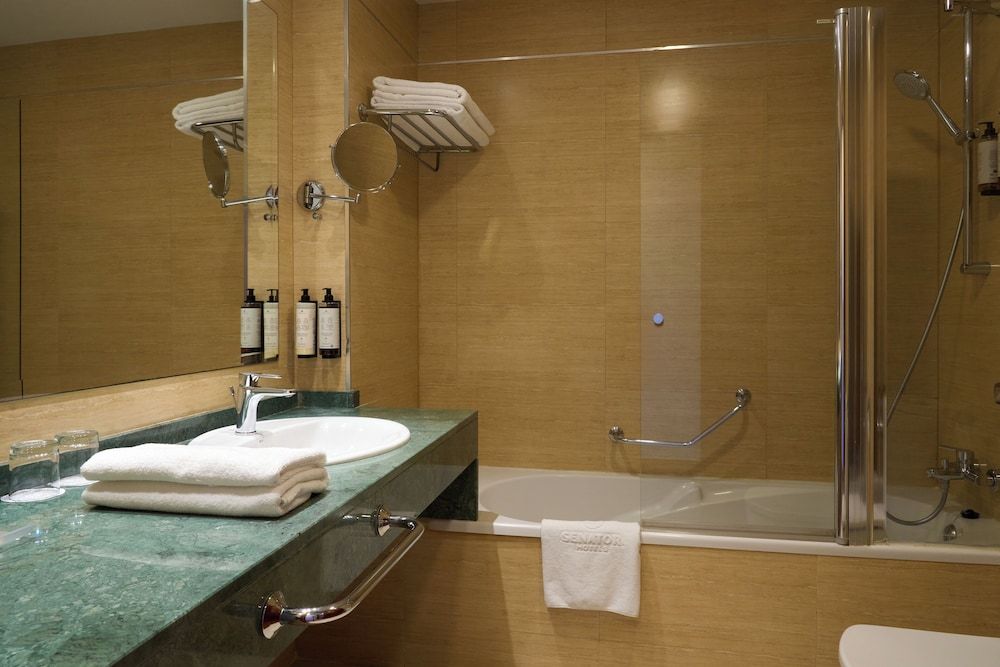 Senator Granada Hotel Superior Double Room, 1 King Bed 4