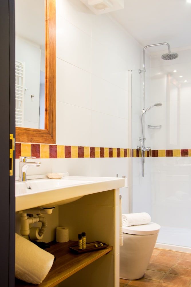 Miragaia House Deluxe Double or Twin Room 8