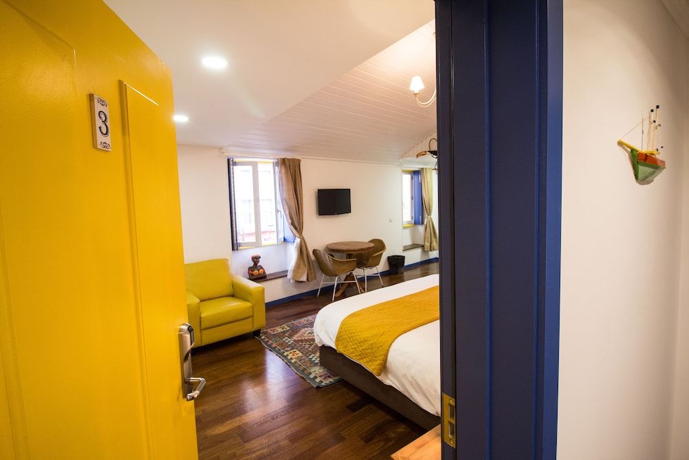 Miragaia House Deluxe Double or Twin Room 4